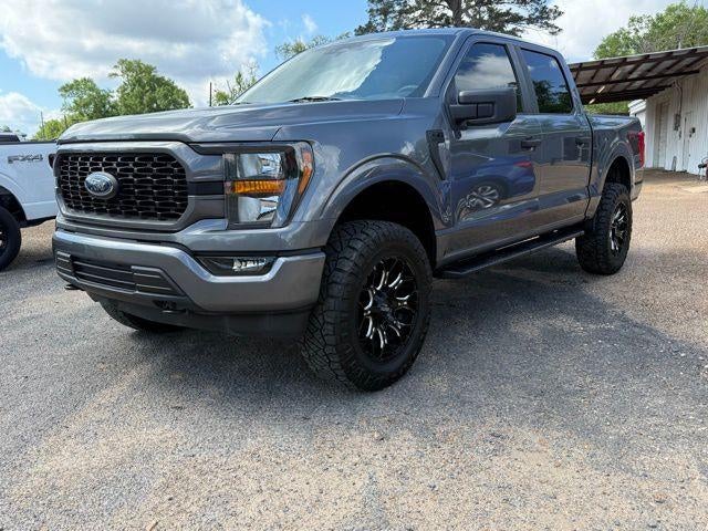 2023 Ford F-150 XL 4WD SuperCrew 5.5' Box in Gray Metallic — front three-quarter view
